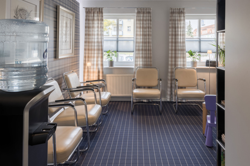 Zahnarztpraxis-Quitenski-Wartezimmer